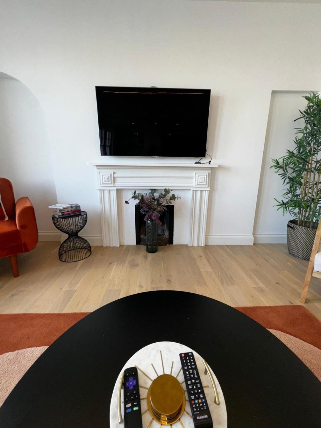 Newly Refurbished W/ River Views London Exterior photo