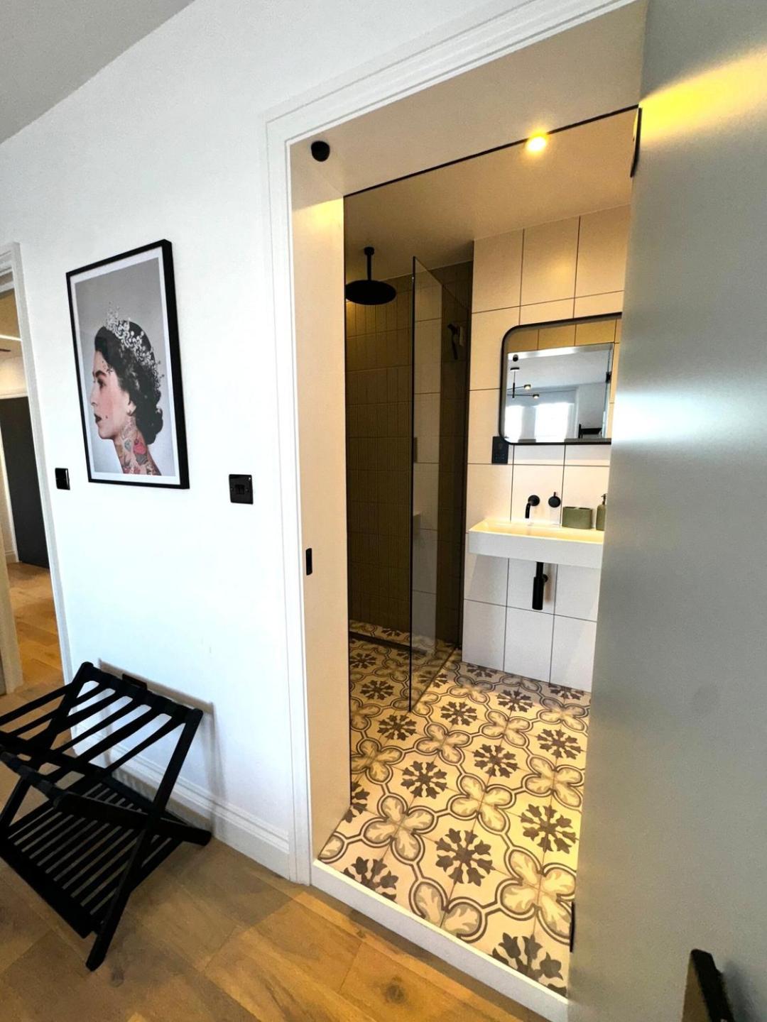 Newly Refurbished W/ River Views London Exterior photo