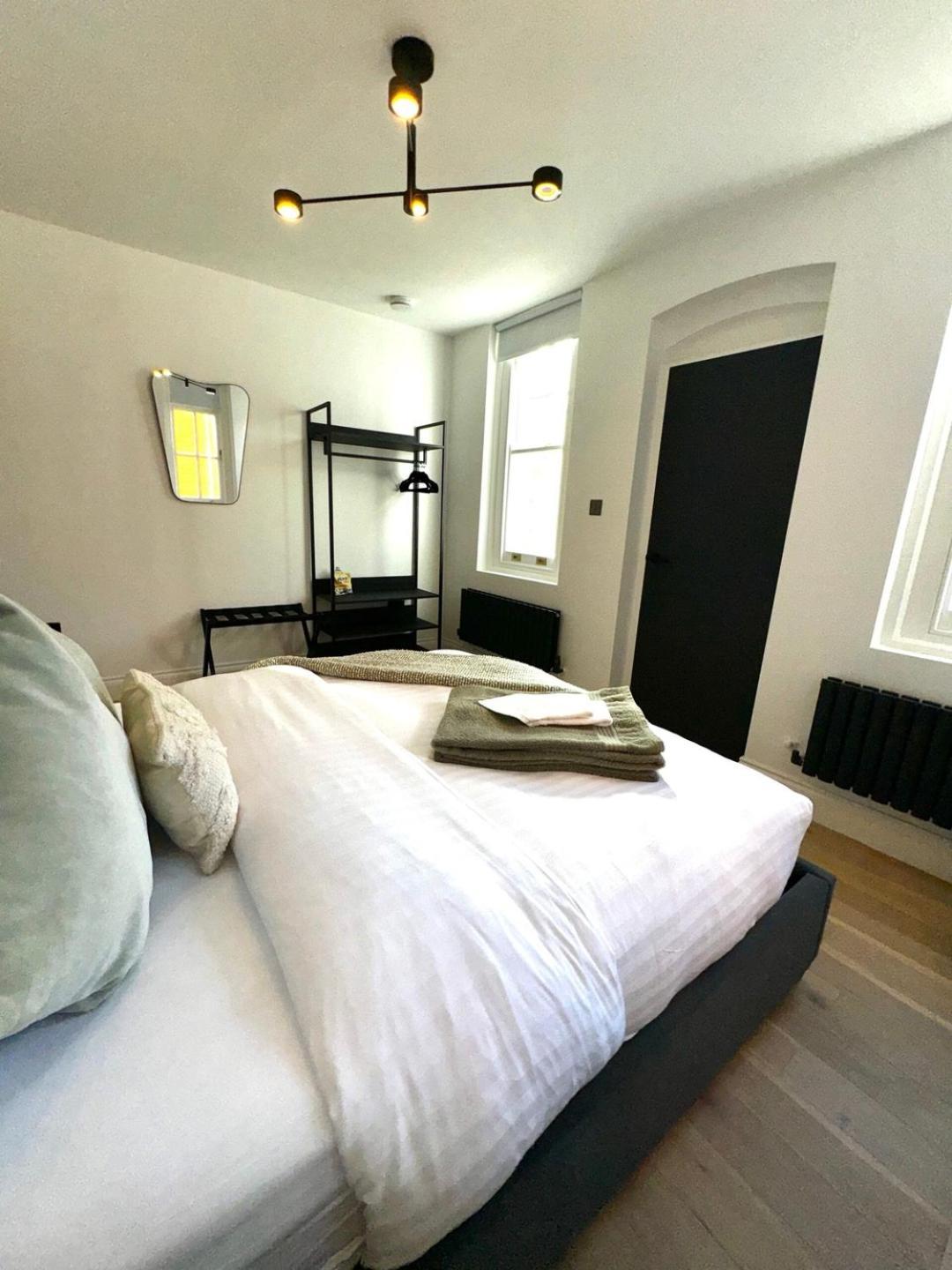 Newly Refurbished W/ River Views London Exterior photo