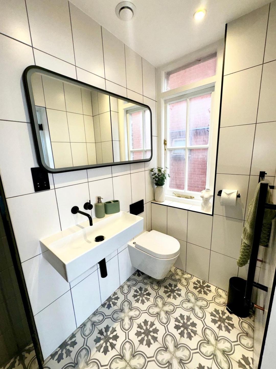 Newly Refurbished W/ River Views London Exterior photo