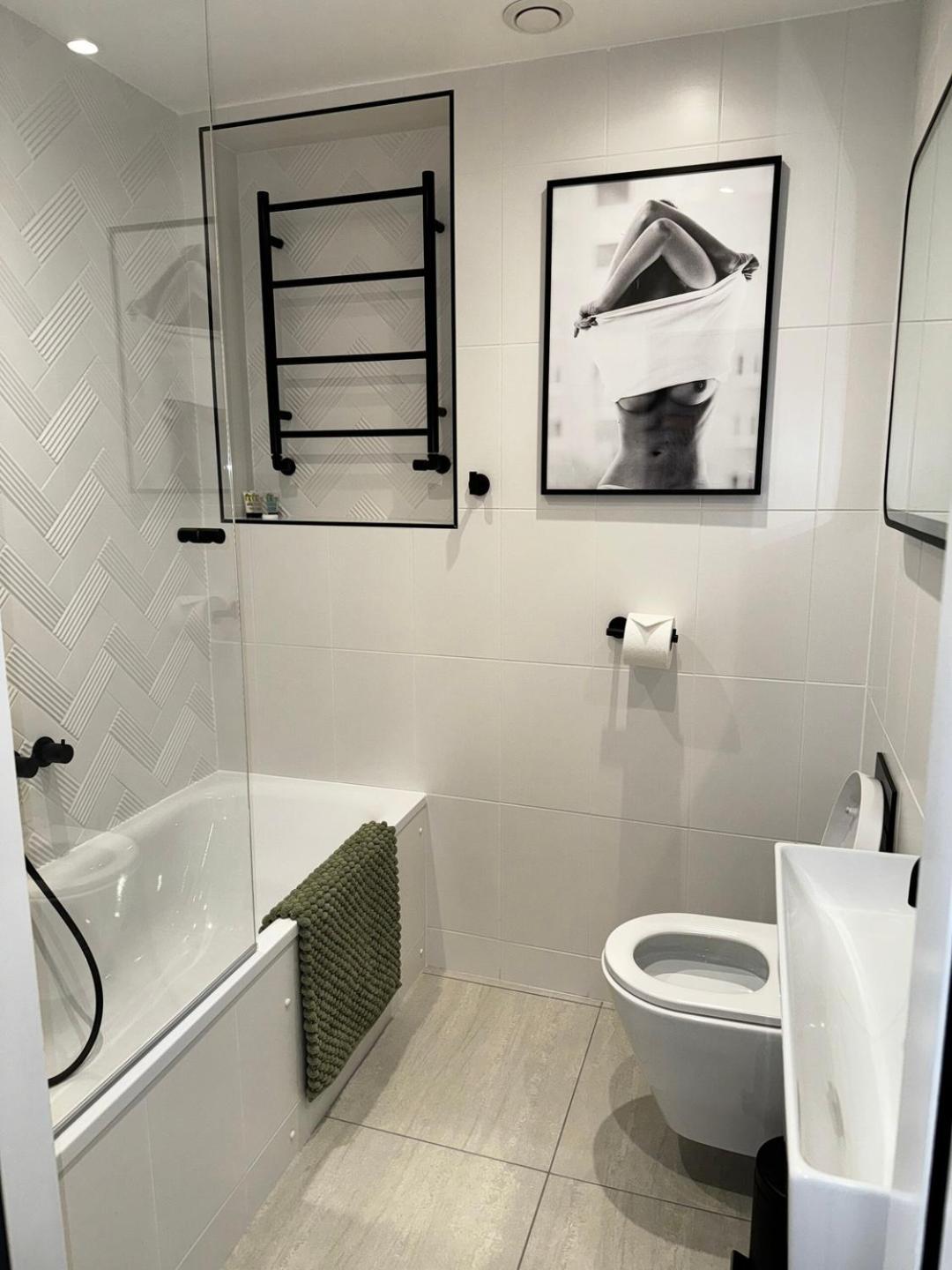 Newly Refurbished W/ River Views London Exterior photo