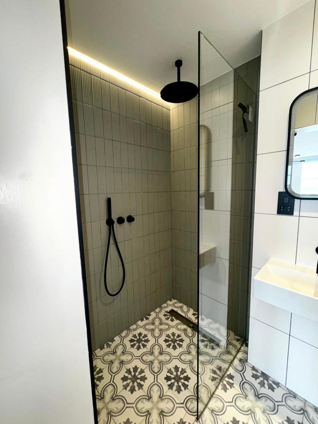 Newly Refurbished W/ River Views London Exterior photo